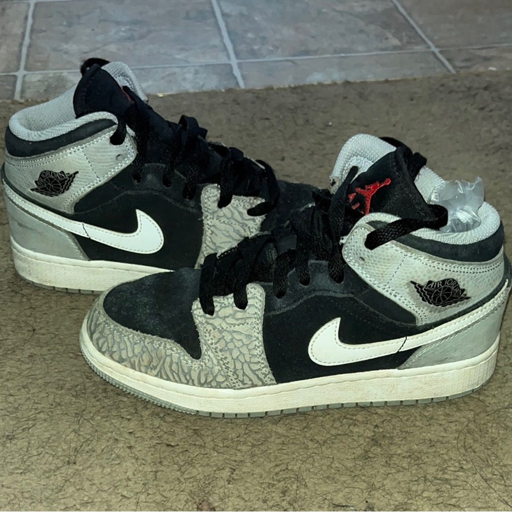 Jordan 1 Mid SE ‘Elephant Print’ (GS); Size 4.5Y - Great condition!